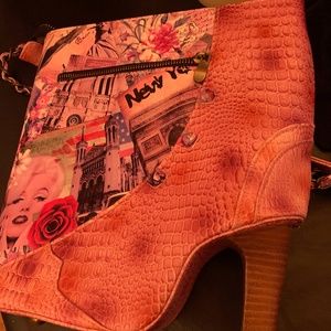 HIGH HEEL HANDBAG